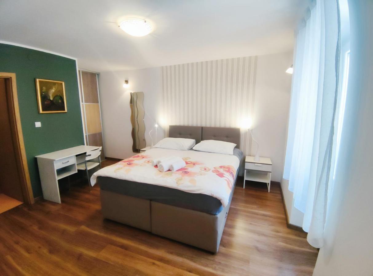 Apartment Casa Nova Rovigno Esterno foto