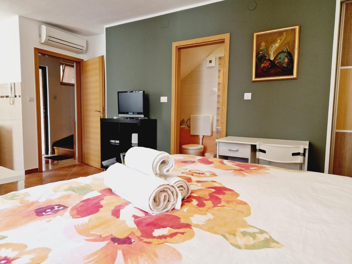 Apartment Casa Nova Rovigno Esterno foto